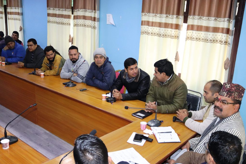धनगढीका पर्यटकिय स्थल घुम्न निःशुल्क बस सेवा