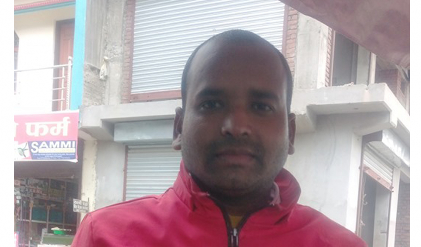 कञ्चनपुरका कृष्ण दमाई ‘आचार्य’ पढ्दै