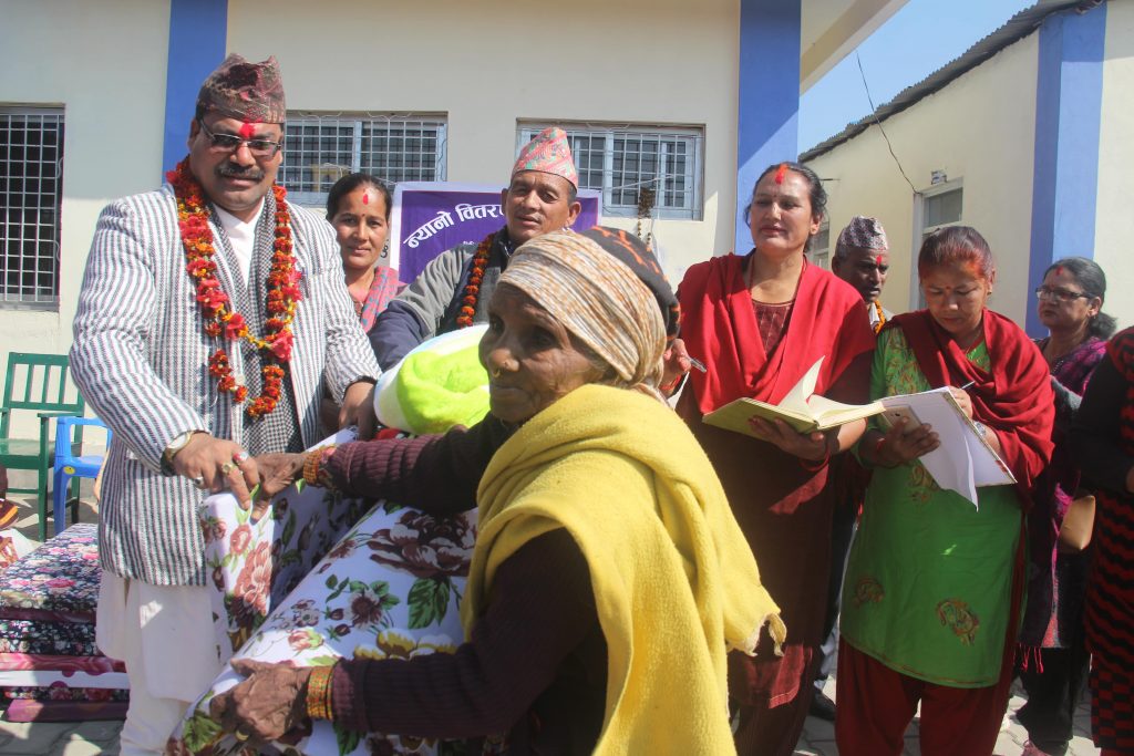 मानवीय सेवामा अनेकौ प्रयास द्वरा दलित परिवारलाई न्यानो कपडा वितरण