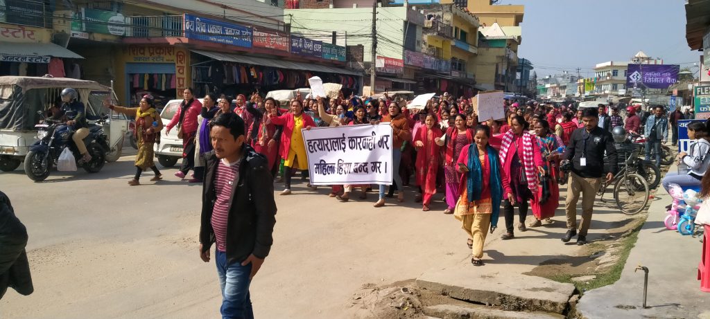 अत्तरियामा मृत फेला परेकी उर्मिलाको न्यायको माग गर्दै धनगढीमा प्रर्दशन