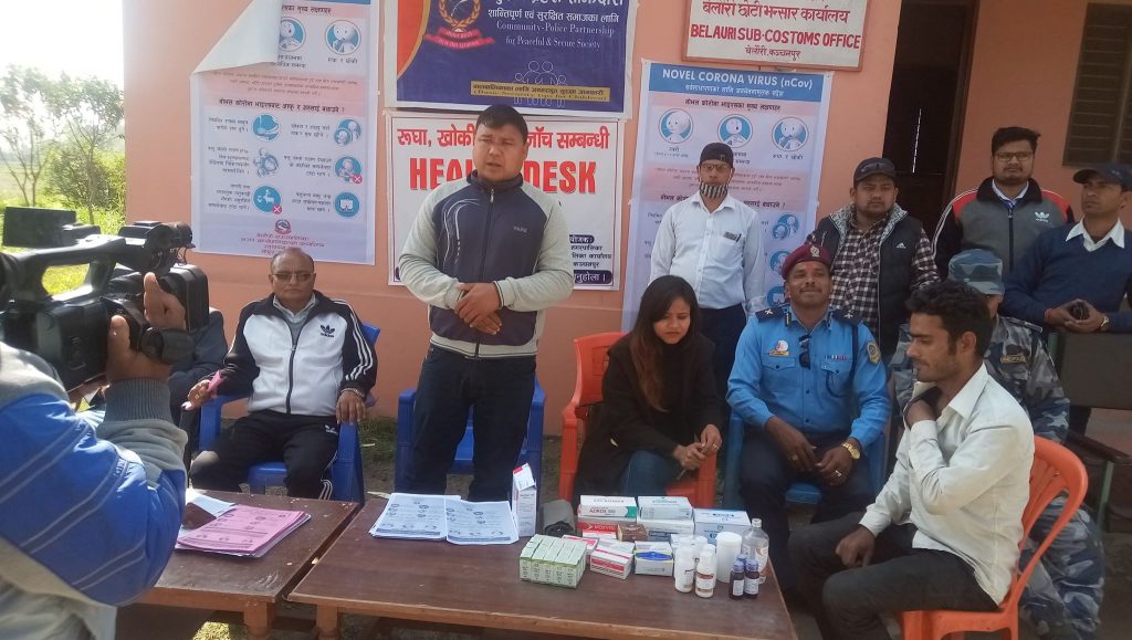 स्वास्थ्य परिक्षणका लागि बेलौरी नाकामा  हेल्थ डेस्क स्थापना