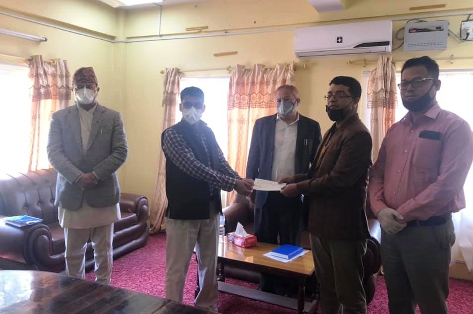 सिदार्थ बैंकले सुदूरपश्चिम प्रदेशमा कोरोना भाइरस नियन्त्रणकालागि १० लाख रुपैया सहयोग ग¥यो