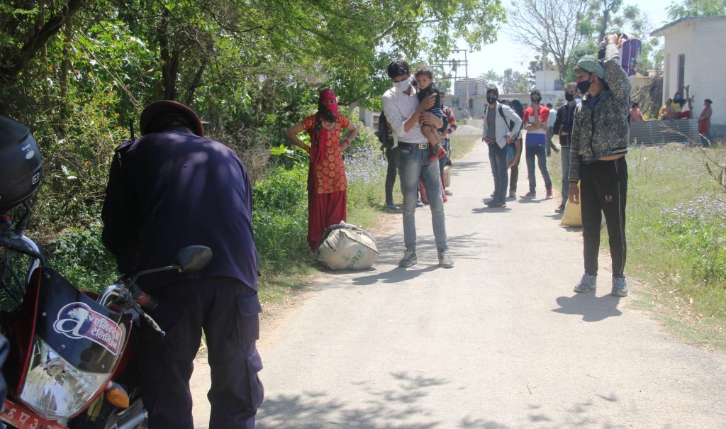 अबैधबाटो हुँदै   कैलालीमा ६८ जना नेपाल भित्रिए