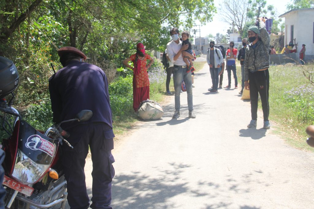 धनगढी उप–महानगरपालिकाले सिमामा अलपत्र नेपालीको उद्धार ।   ग¥यो