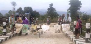 कोरोनाको संक्रमणबाट बच्नका लागि बास्कोटा टोलमा आवतजावत बन्द