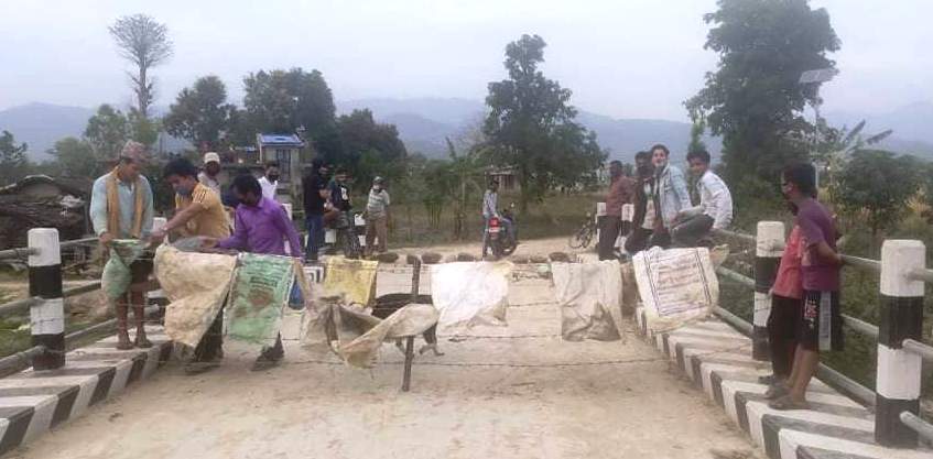 कोरोनाको संक्रमणबाट बच्नका लागि बास्कोटा टोलमा आवतजावत बन्द