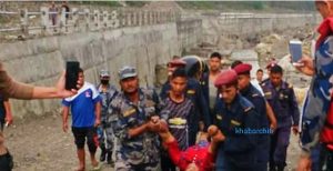 महाकाली नदि बाट उद्दार गरिएकी महिलाको उपचारका क्रम मा कोहलपुरमा ज्यान गयो