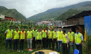 फोटो पत्रकार महासंघद्धारा बझाङ्गका  क्रियाशिल पत्रकारहरुलाई प्रेस ज्याकेट