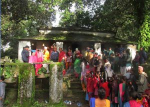 बडिमालिका दर्शन पछी जनै पूर्णिमा नाट्यस्वरीमा दर्शनार्थीहरुको घुइचो (फोटो फिचर)