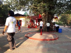 दिनेश फाउण्डेशन द्वारा बनदेबी मन्दिर परिसरमा सरसफाई
