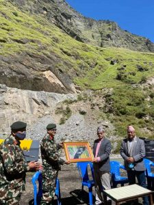 मुख्य मन्त्री भट्ट द्धारा घाँटीबगर क्षेत्रमा निर्माण गरिएको घोरेटो बाटोको उद्घाटन