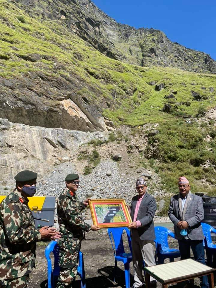 मुख्य मन्त्री भट्ट द्धारा घाँटीबगर क्षेत्रमा निर्माण गरिएको घोरेटो बाटोको उद्घाटन
