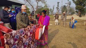 गोदावरी नगरपालीका ९ सहेरीका  जेष्ठ नागरिकहरुलाई न्यानो लुगा बितरण
