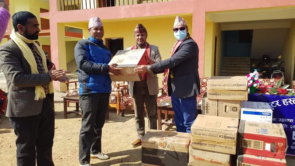 साइन नेपाल द्वारा बिद्यालयलाई कम्प्युटर हस्तान्तरण