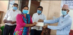 कृष्णपुर नगरपालिकाले दियो कृषकलाई अनुदान