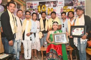 थारु गीत मन लागेना अब बिन  तुहार  करोड क्लबमा