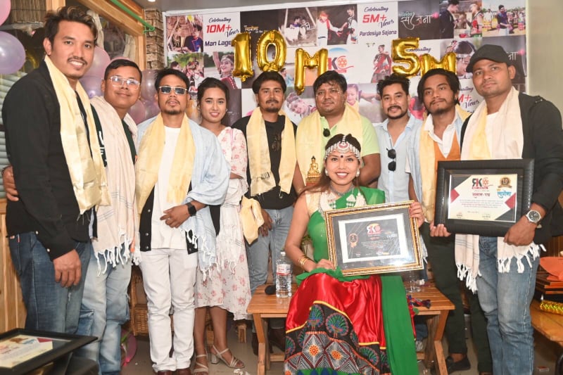 थारु गीत मन लागेना अब बिन  तुहार  करोड क्लबमा