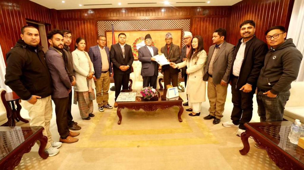 कञ्चनपुरको दक्षिणी क्षेत्रका माग लिएर प्रधानमन्त्रीलाई ज्ञापनपत्र