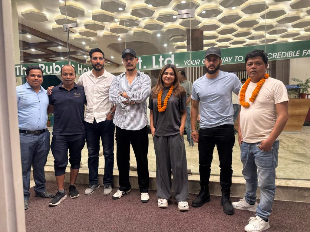 नायक प्रदिप खड्कासहित “पिताम्बर “फिल्मको जम्बो टोली धनगढीमा