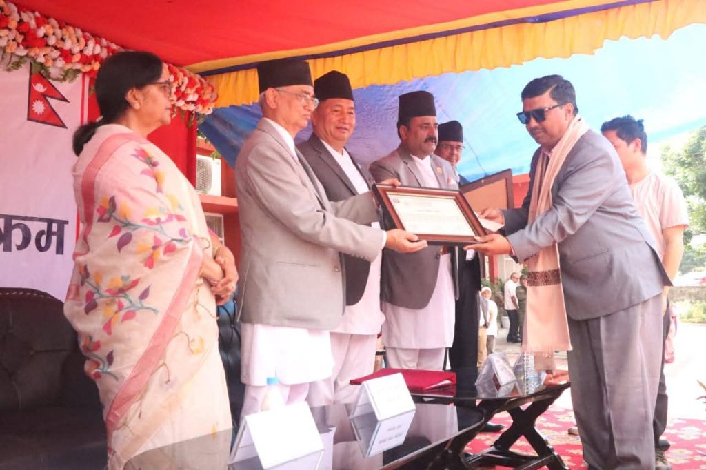 वरिष्ठ चलचित्रकर्मी मनोज केसी गणतन्त्र दिवसको अवसरमा सम्मानित
