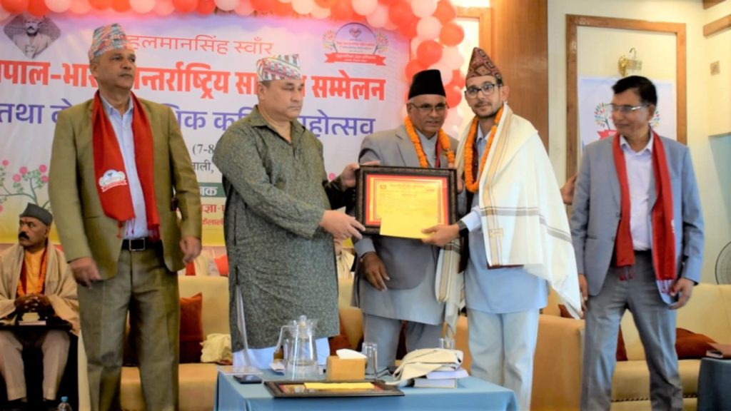 प्रज्ञा प्रतिष्ठानद्वारा पत्रकार जोशी सम्मानित