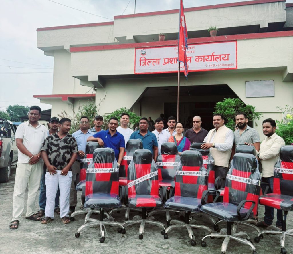 जिल्ला प्रशासन र मालपोत कार्यालयलाई सुनचाँदी व्यवसायी संघ कैलालीको सहयोग