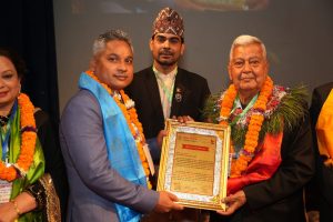 रोयल सुट हाउसका प्रबन्ध निर्देशक सुरज रैकाज्यूलाई राष्ट्रिय युवा उद्यमी सम्मान–२०८२