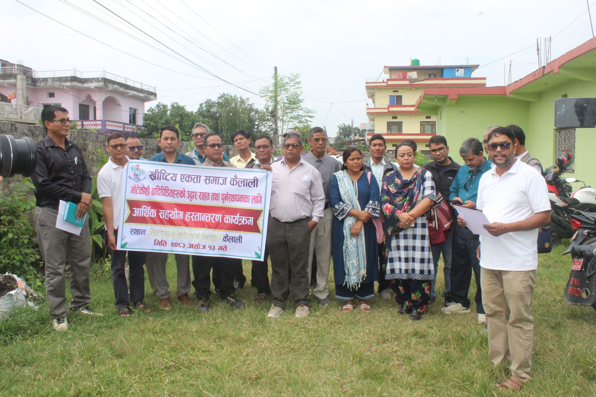 भोटेकोशी बाढीपीडितलाई ख्रिष्टिय एकता समाज कैलालीको ८ लाखभन्दा बढी सहयोग